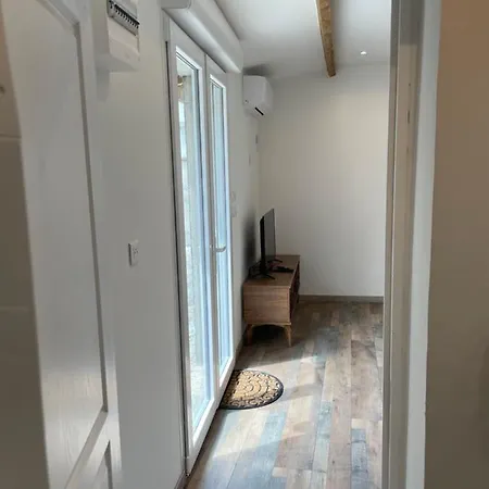 Studio 23 M2+wifi +parking Prive אולה