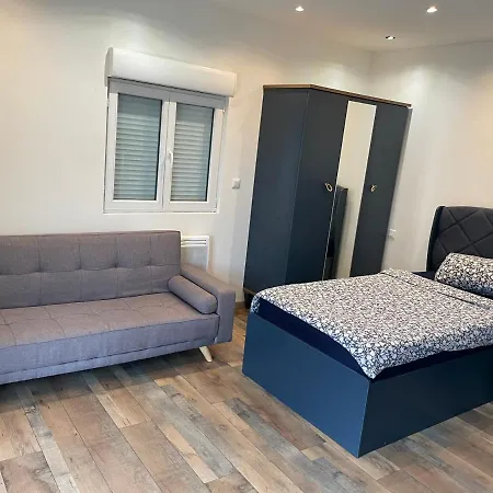 Studio 23 M2+wifi +parking Prive